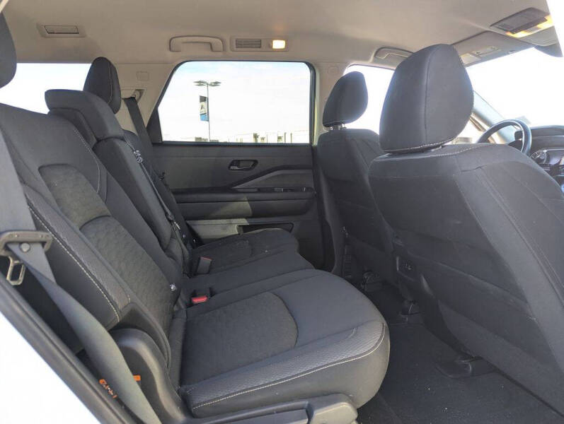 2023 Nissan Pathfinder SV