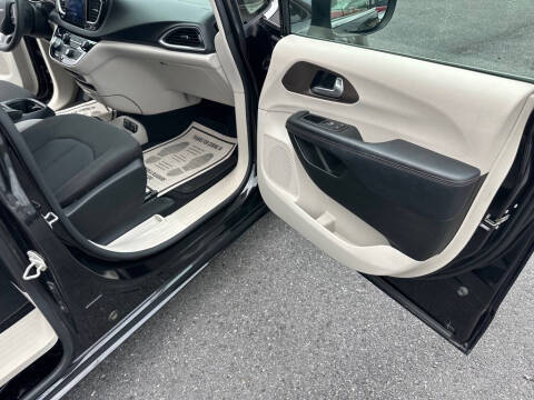 2017 Chrysler Pacifica Touring Plus