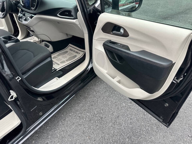 2017 Chrysler Pacifica Touring Plus