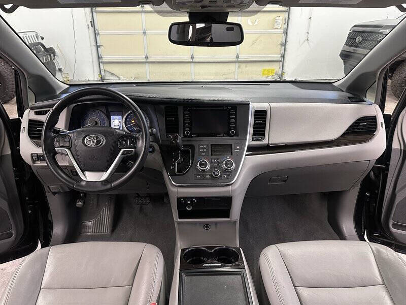 2019 Toyota Sienna XLE 8-Passenger