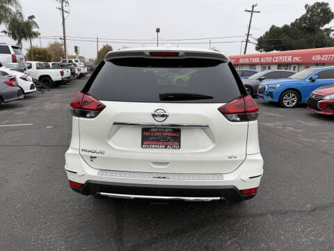2018 Nissan Rogue SV