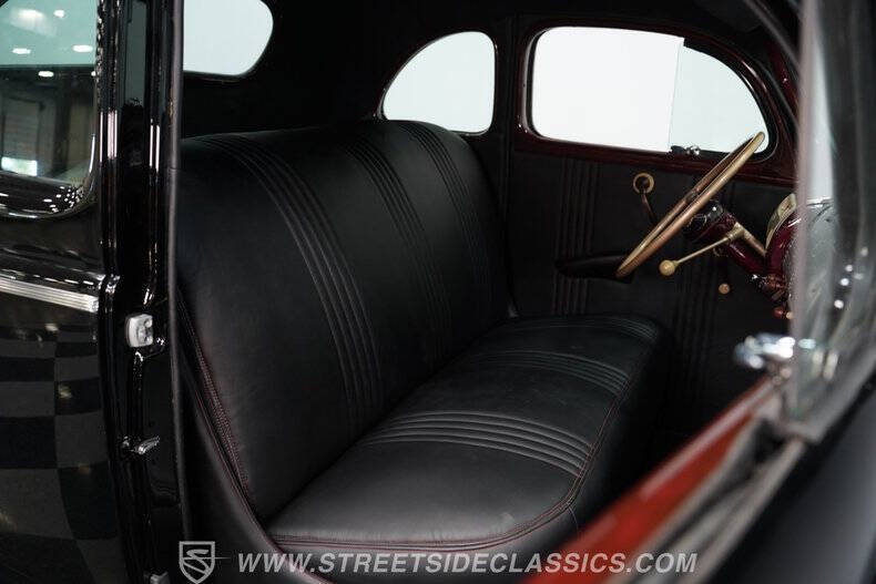 1940 Ford Deluxe