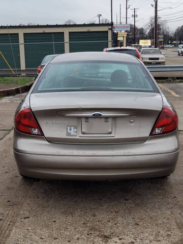 2003 Ford Taurus SE