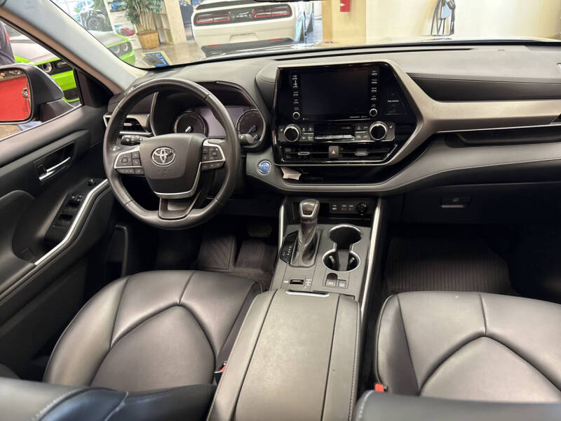 2022 Toyota Highlander Hybrid XLE