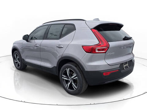 2026 Volvo XC40 B5 Core