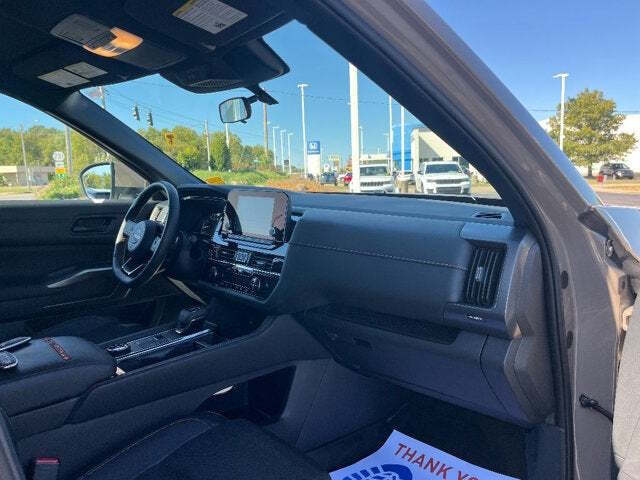 2023 Nissan Pathfinder 15