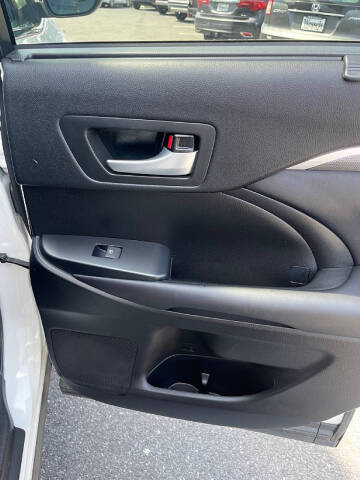 2017 Toyota Highlander SE