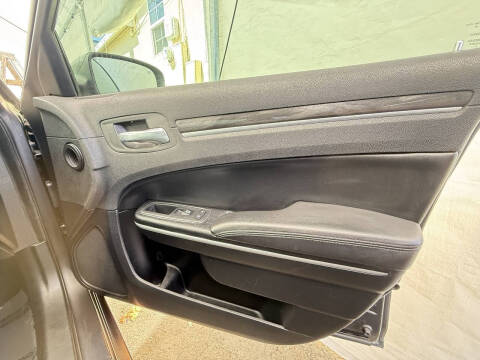 2019 Chrysler 300 Touring L