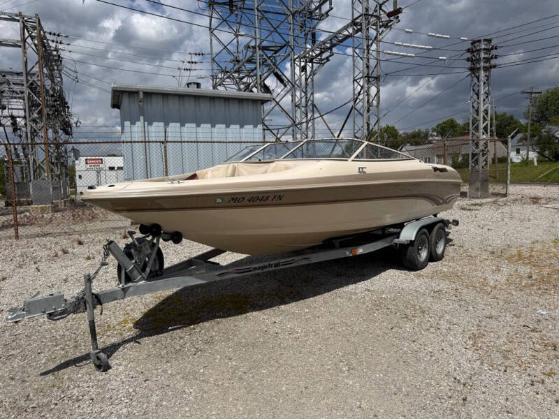 1900 Larson Boats BOWRIDER