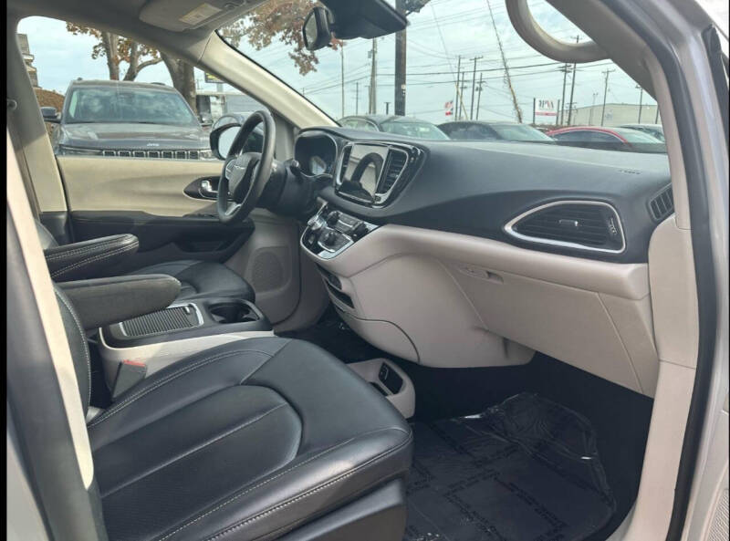 2024 Chrysler Pacifica Touring L