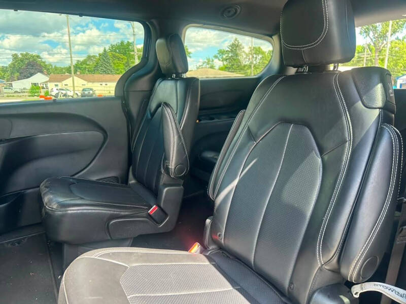 2025 Chrysler Pacifica Select