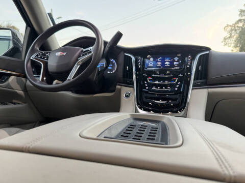 2017 Cadillac Escalade Luxury