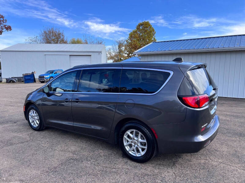 2023 Chrysler Voyager LX