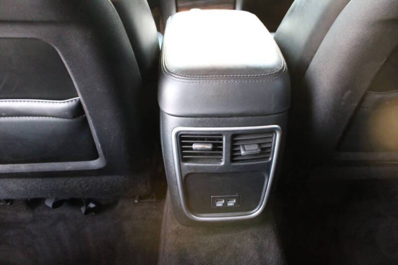 2017 Chrysler 300 Limited