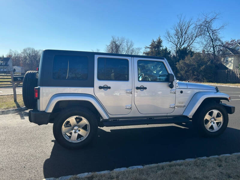 2009 Jeep Wrangler Unlimited Sahara photo 11