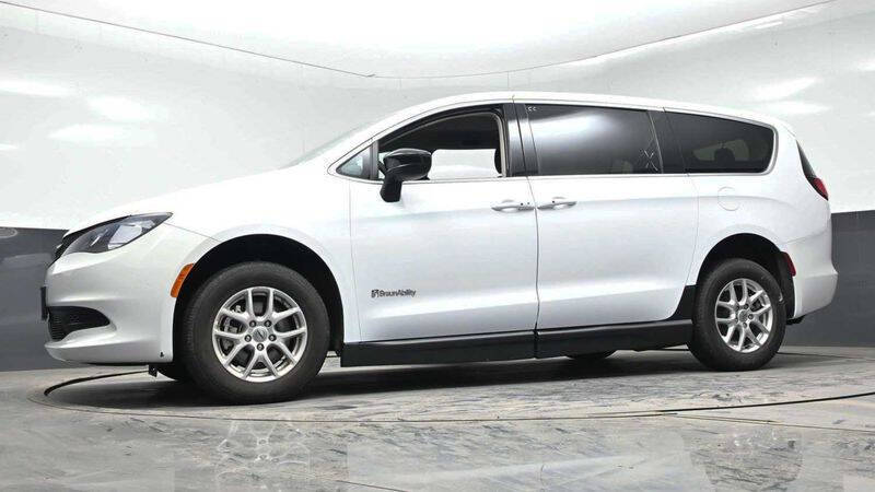 2024 Chrysler Voyager LX