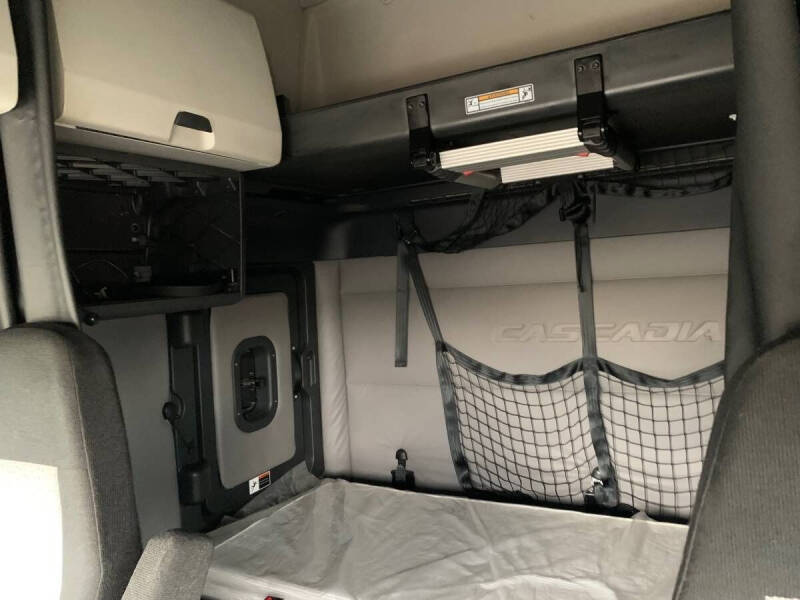 2019 Freightliner CASCADIA 126
