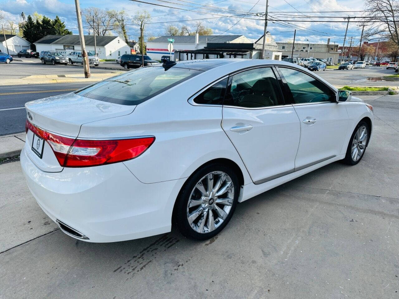 2013 Hyundai Azera for sale at American Dream Motors in Winchester, VA