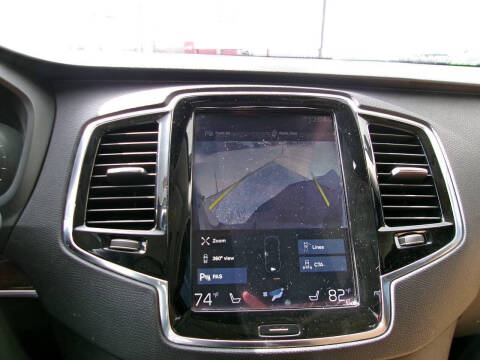 2016 Volvo XC90 T6 Momentum