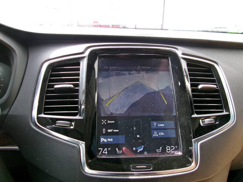 2016 Volvo XC90 T6 Momentum