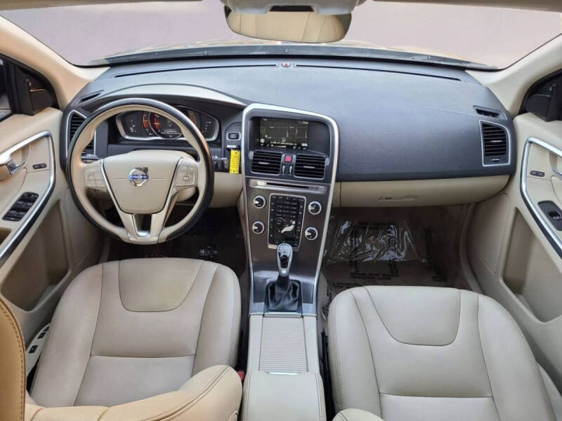 2016 Volvo XC60 T5 Drive-E Premier