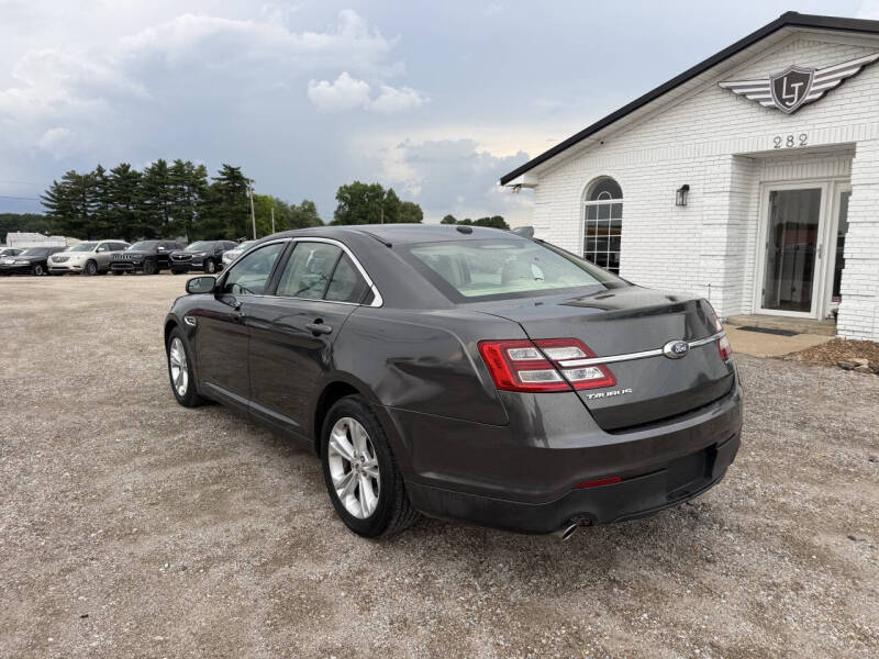 2018 Ford Taurus SE