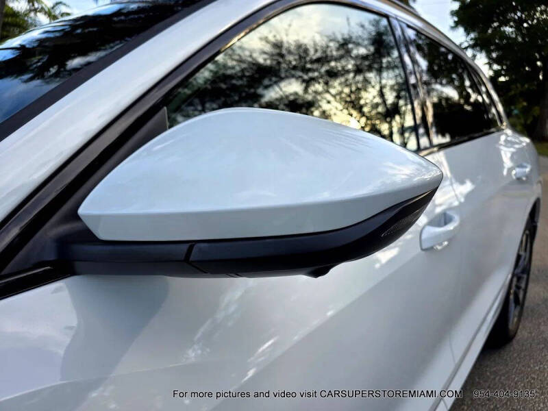 2021 Audi e-tron quattro Premium