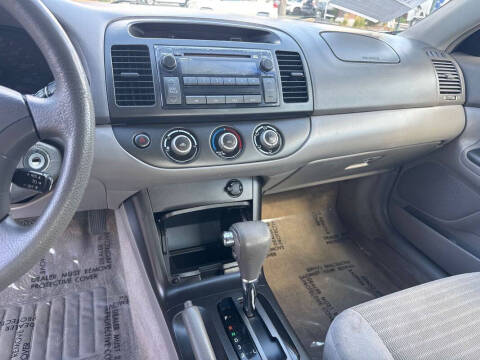 2005 Toyota Camry LE
