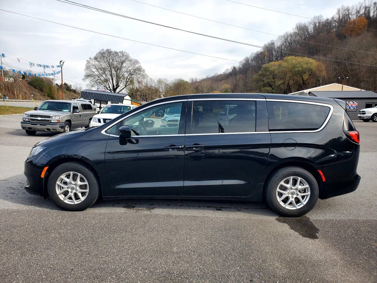 2022 Chrysler Voyager for sale at Auto Energy in Lebanon, VA