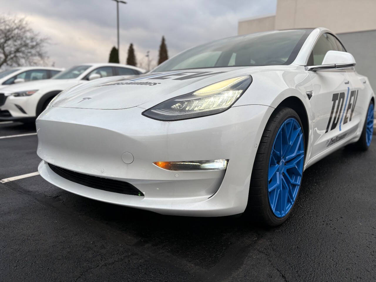 White 2019 Tesla Model 3 Long Range AWD Long Range 4dr Fastback 1