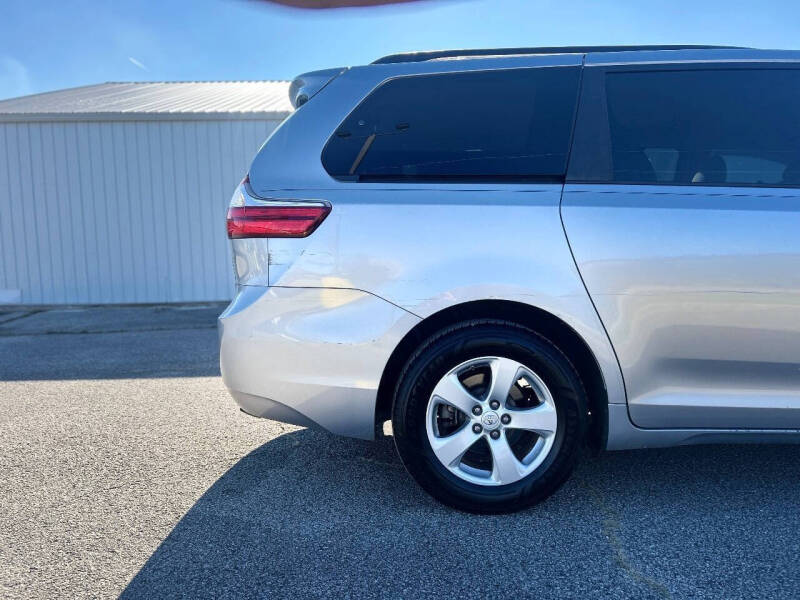 2017 Toyota Sienna LE 8-Passenger