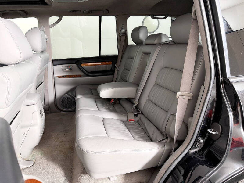 2004 Lexus LX 470