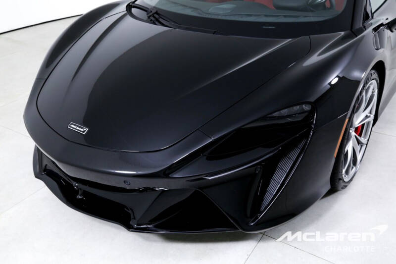 2024 McLaren Artura