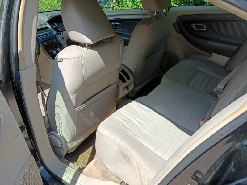 2012 Ford Taurus SE