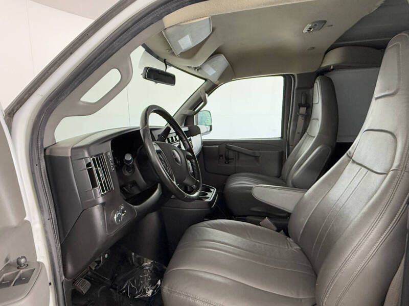 2023 GMC Savana 2500