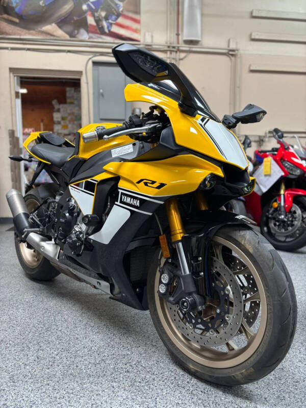 2016 Yamaha YZF-R1