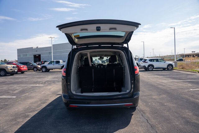 2022 Chrysler Pacifica Hybrid Touring L