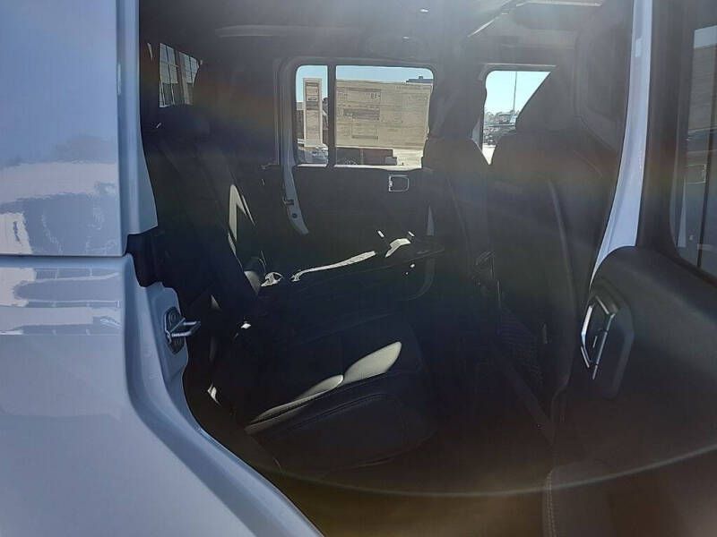 2025 Jeep Gladiator High Tide