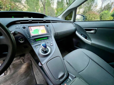 2010 Toyota Prius III