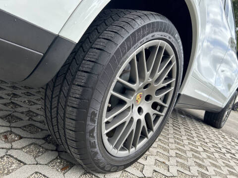 2017 Porsche Cayenne Platinum Edition