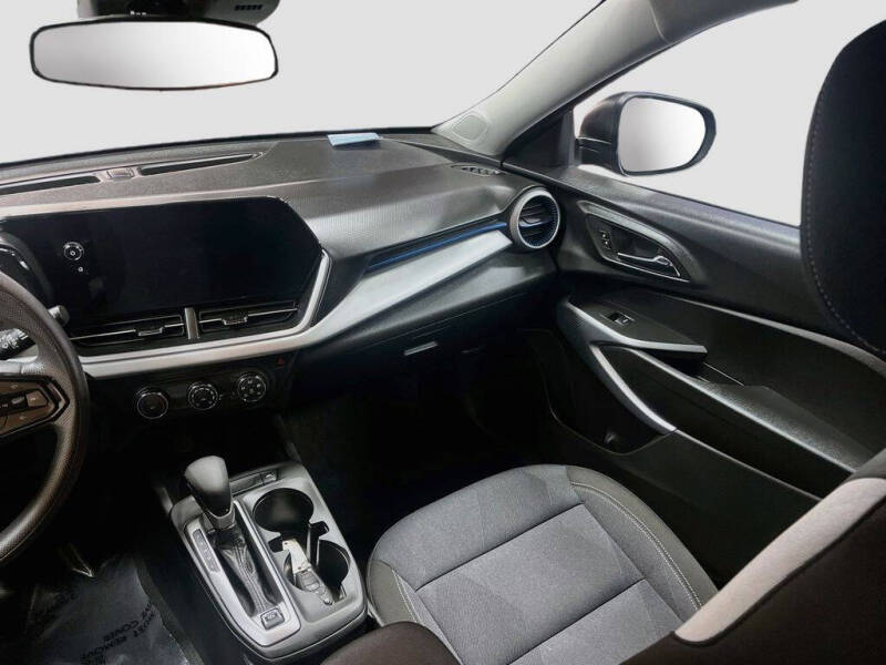 2025 Chevrolet Trax LS