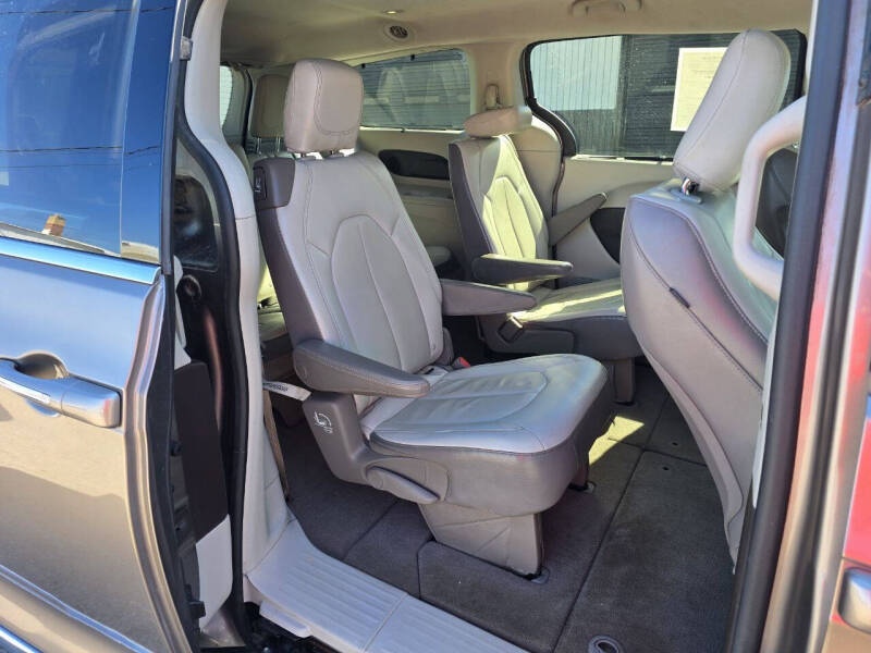 2017 Chrysler Pacifica Touring-L