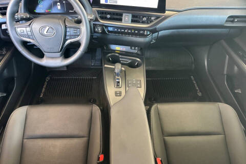 2025 Lexus UX 300h Premium
