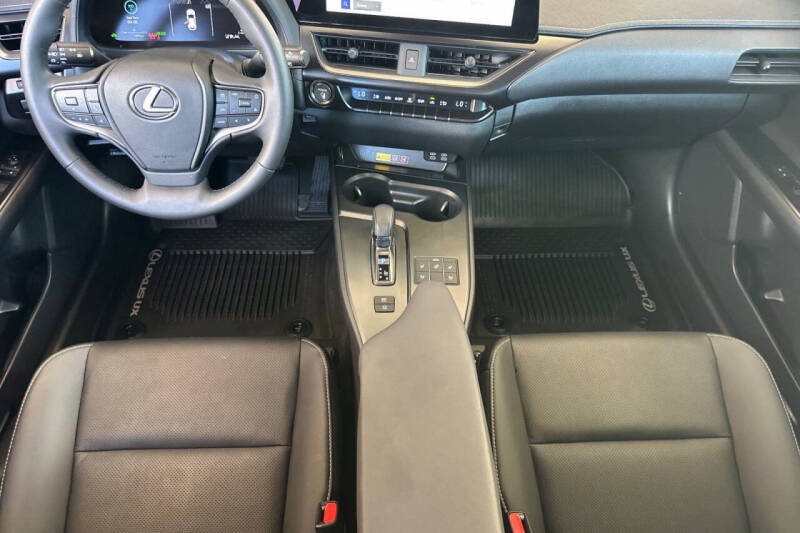 2025 Lexus UX 300h Premium