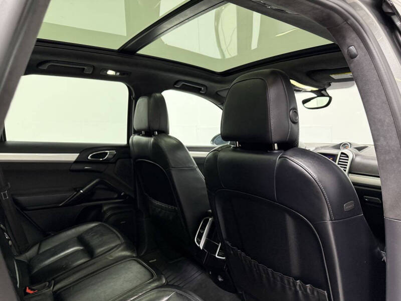 2016 Porsche Cayenne GTS