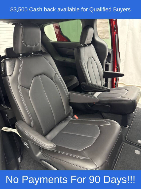 2026 Chrysler Pacifica Select