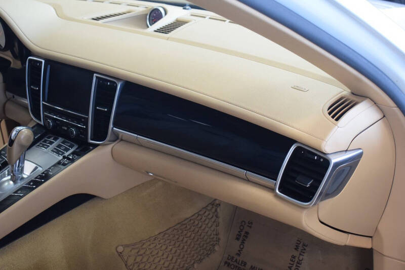 2016 Porsche Panamera 4