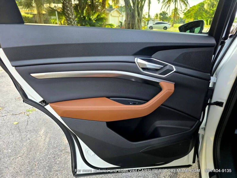 2021 Audi e-tron quattro Premium