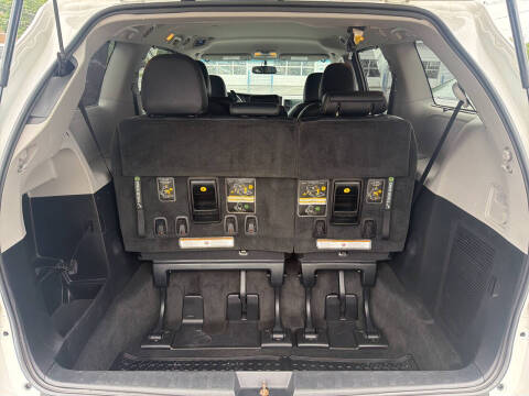 2017 Toyota Sienna SE Premium 8-Passenger