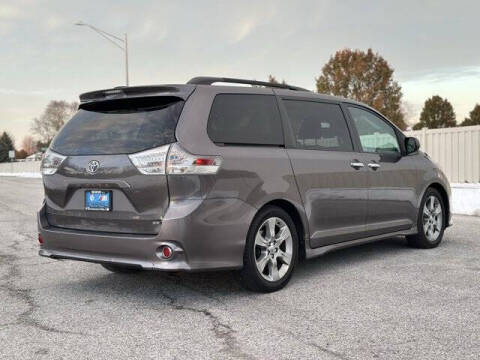 2013 Toyota Sienna SE 8-Passenger
